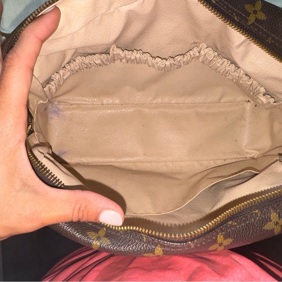 Louis Vuitton Toiletry Bag. Good condition. - Picture 3 of 8